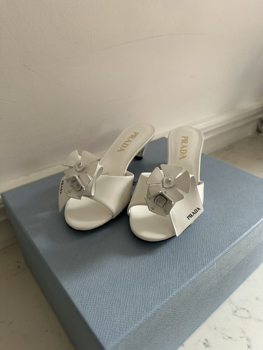 Prada flower appliqué sandal - flower,