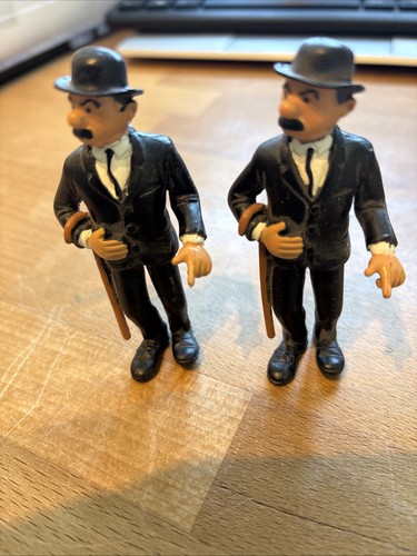 Pair plastic thompson - of,