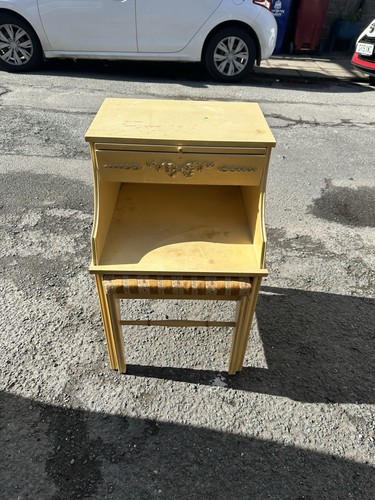 Chippy telephone seat table - telephone,