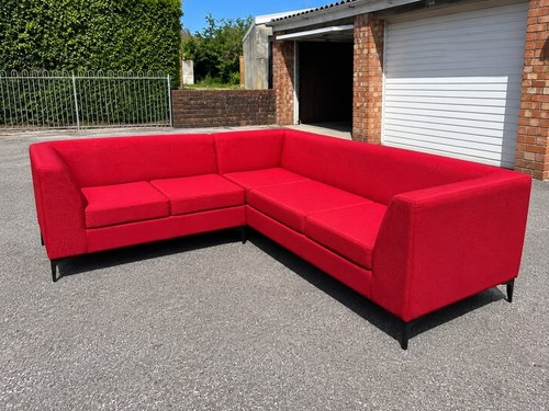 Moventi designer red corner - moventi,