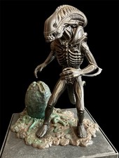 Alien Xenomorph Warrior & Egg