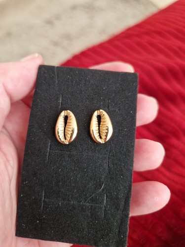 Vintage gold tone pendants - vintage,