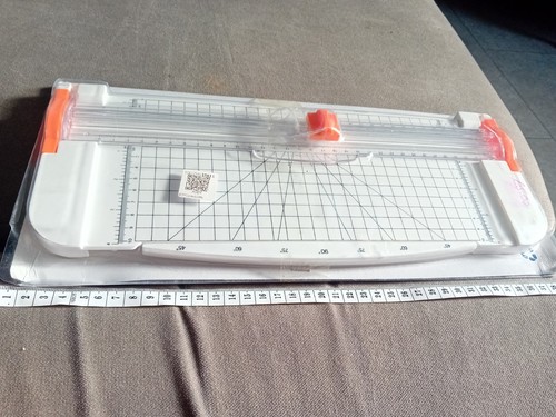 Portable paper trimmer - paper,
