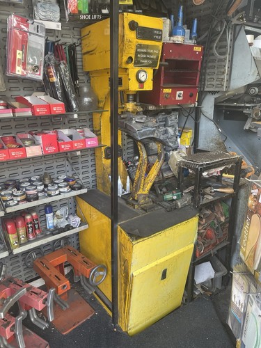 Shoes repair machine - shoes, press