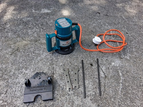 Blabk and decker router - decker,