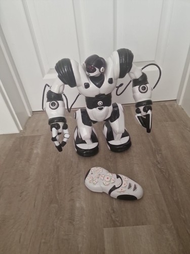 Wowwee robosapien robot - wowwee,