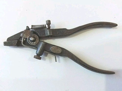 Rare antique saw set - rare,