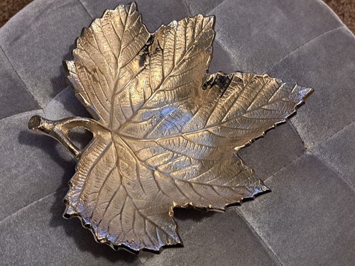 Silver tone sycamore leaf - silver,