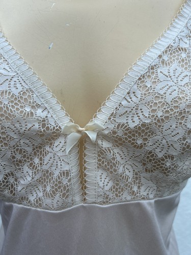 Feminine vintage cream - vintage,