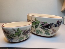 Pair of Decrotive Planters (No