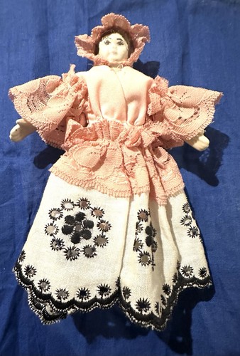 Vintage dolls house - vintage,