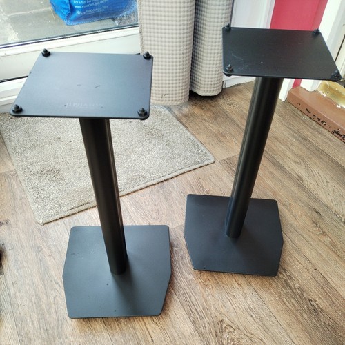 Pair alphason design spiked - of,