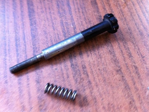 Pedestal throttle screw idle