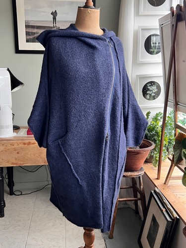 Royal blue french brand crea - french,