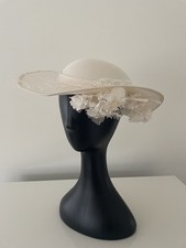 Cream Flowers & Net Side Tilt