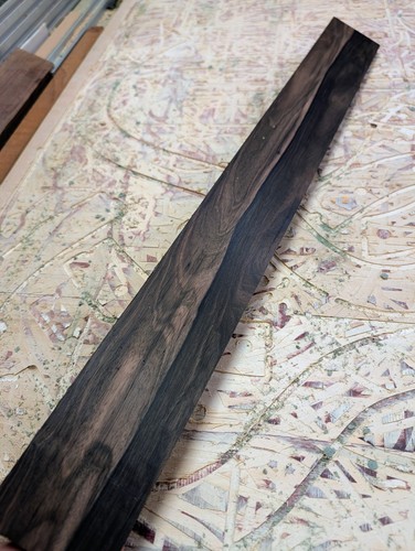 Mun ebony short - short, scale