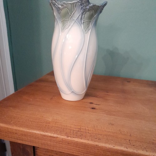 Art nouveau vase lladro style - art,