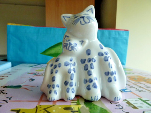Pottery cats white blue - &,