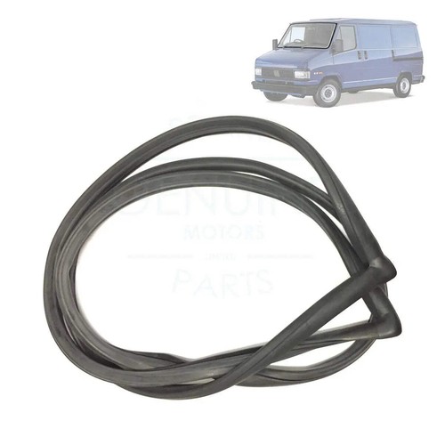 Front windscreen moulding - front,