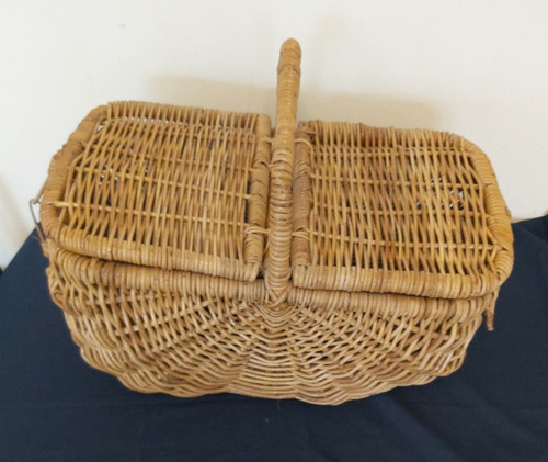 Huge vintage picnic basket - picnic, in