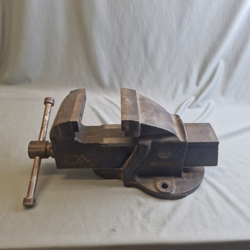 Record workbench vice - no,