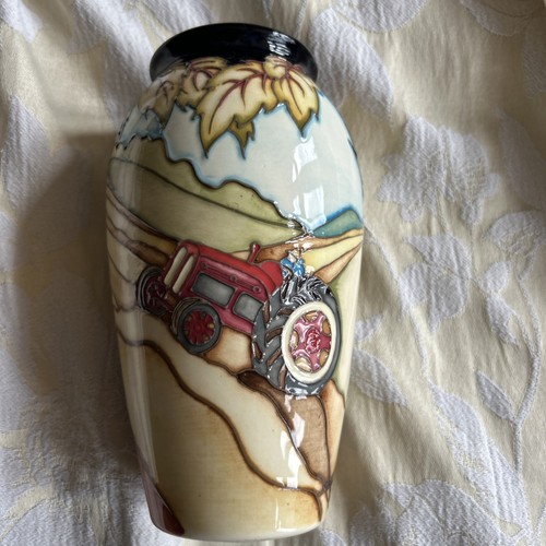 Moorcroft tracktor sparrows - moorcroft,
