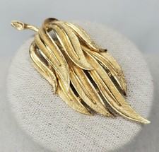 Vintage Coro Brooch Gold Tone