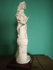 Giuseppe Armani Capodimonte Style 0950P ' Lady with Doves ' Figurine Sculpture