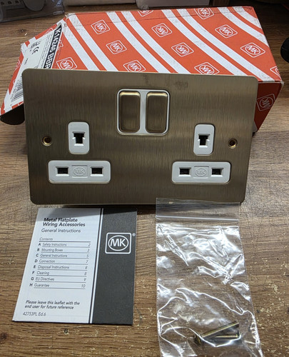 Non standard double socket - non,