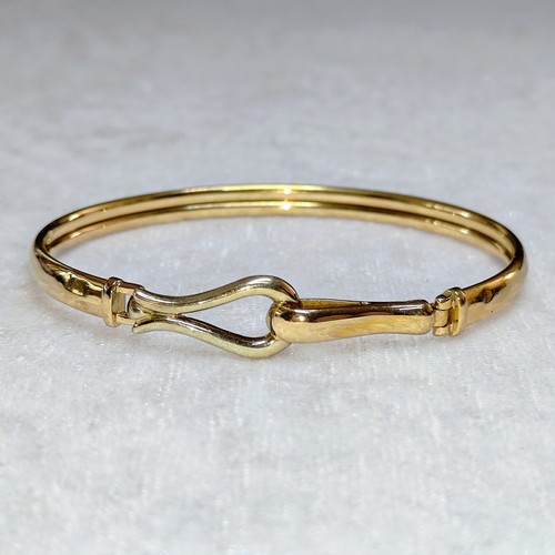 Stunning 9ct gold - stunning, hook