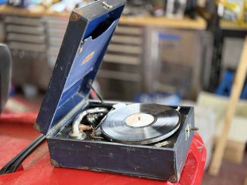Celebrity wind gramophone - celebrity,