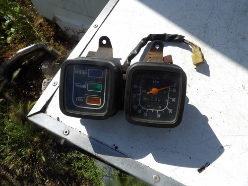 Suzuki 100 clocks - 100,