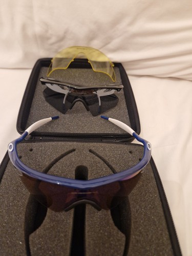 Vintage oakley frame - m, two