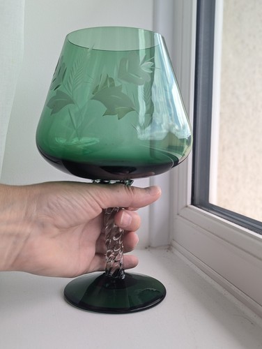 Vintage green etched floral - green,