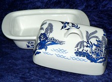 Blue Willow pattern porcelain