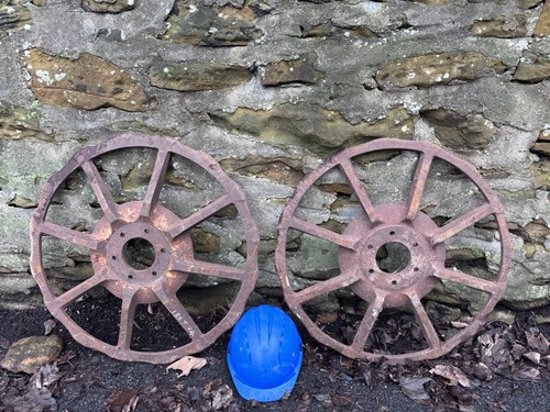 Agricultural cast iron spoke - cast, 8-spoke