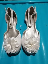 Young Girls Ivory Shoes Size