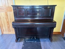 Upright Piano in Mahogany. FREE DELIVERY WITHIN 50 MILES!!