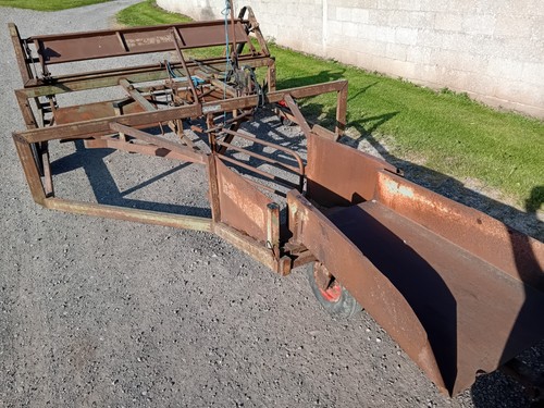 Flat eight bale sledge - flat, 8