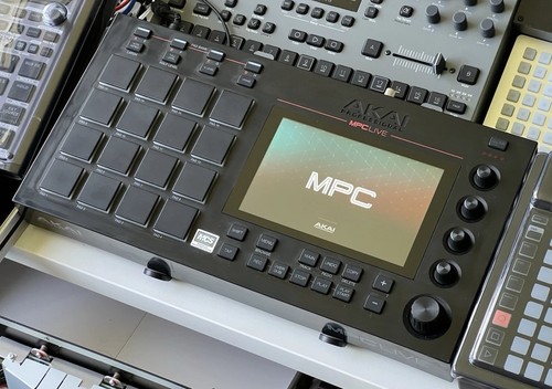Akai mpc live 1tb - live,
