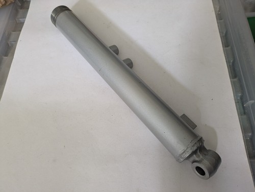 Nos yamaha left lower fork - nos, leg
