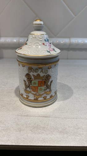 Porcelain lidded apothecary - lidded,
