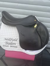 17.5 Inch Black Country Black Leather Quantum Jump Saddle Medium Width