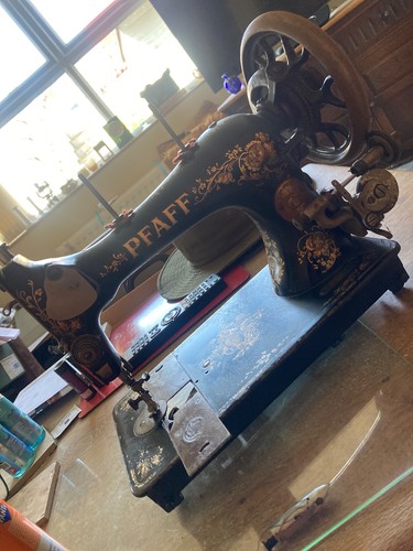 Pfaff vintage sewing machine - k,