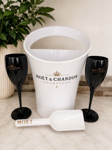 Moët chandon champagne - chandon, ice
