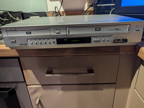 Samsung dvd440 slim dvd vhs - dvd,