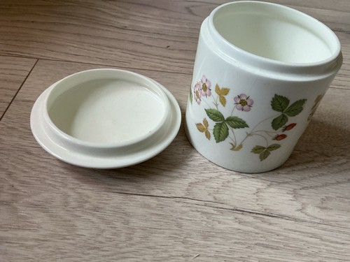 Wedgwood bud vase - bud,