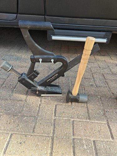 Portanailer and mallet - portanailer,