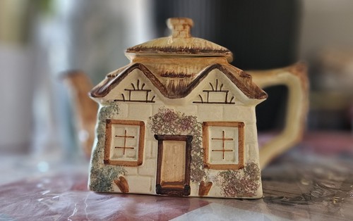 Cottage ware paramount pottery - cottage,