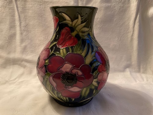 Stunning bulbous vase - bulbous, by